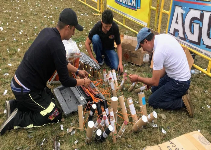 manipulación segura de pirotecnia de alto impacto