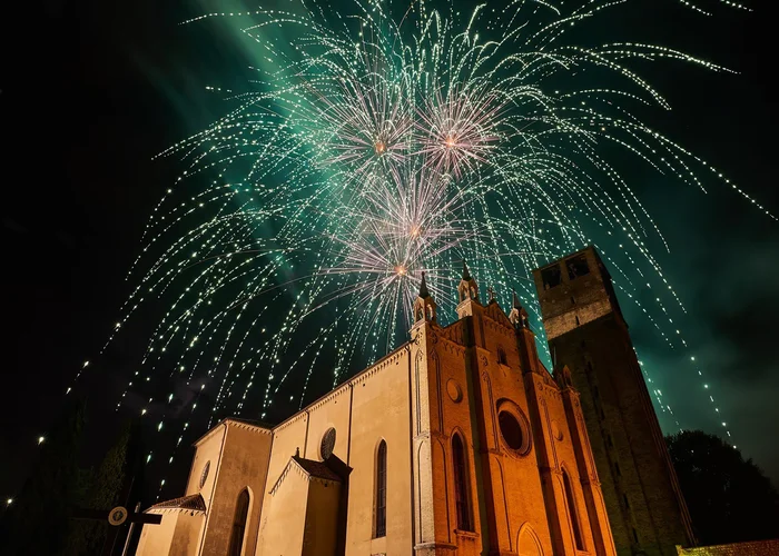 fiestas patronales con pirotecnia