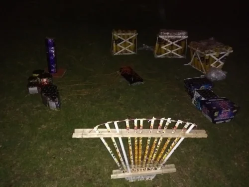Pirotecnia sincronizada con música en evento